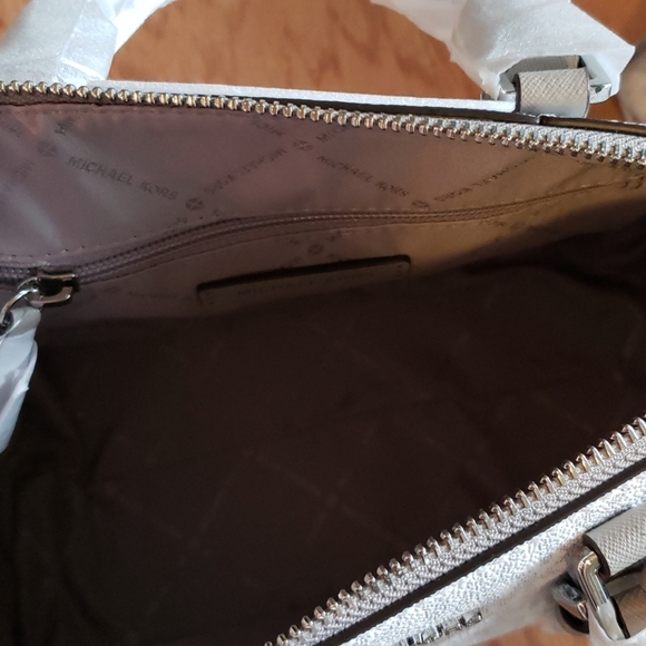 MK Messenger Bag - Picture 5 of 7